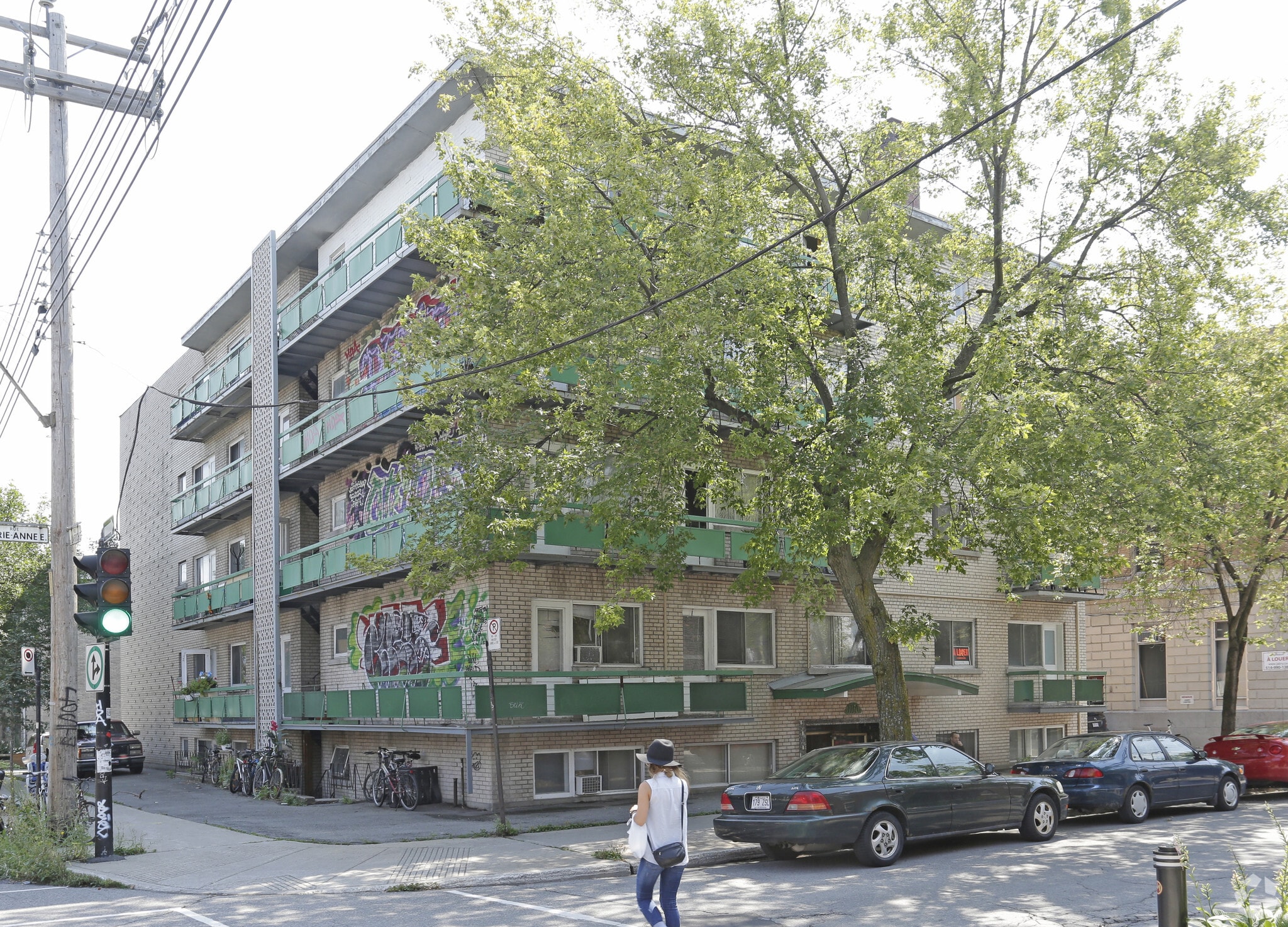 1150 Rue Marie-Anne E, Montréal, QC for sale Primary Photo- Image 1 of 3