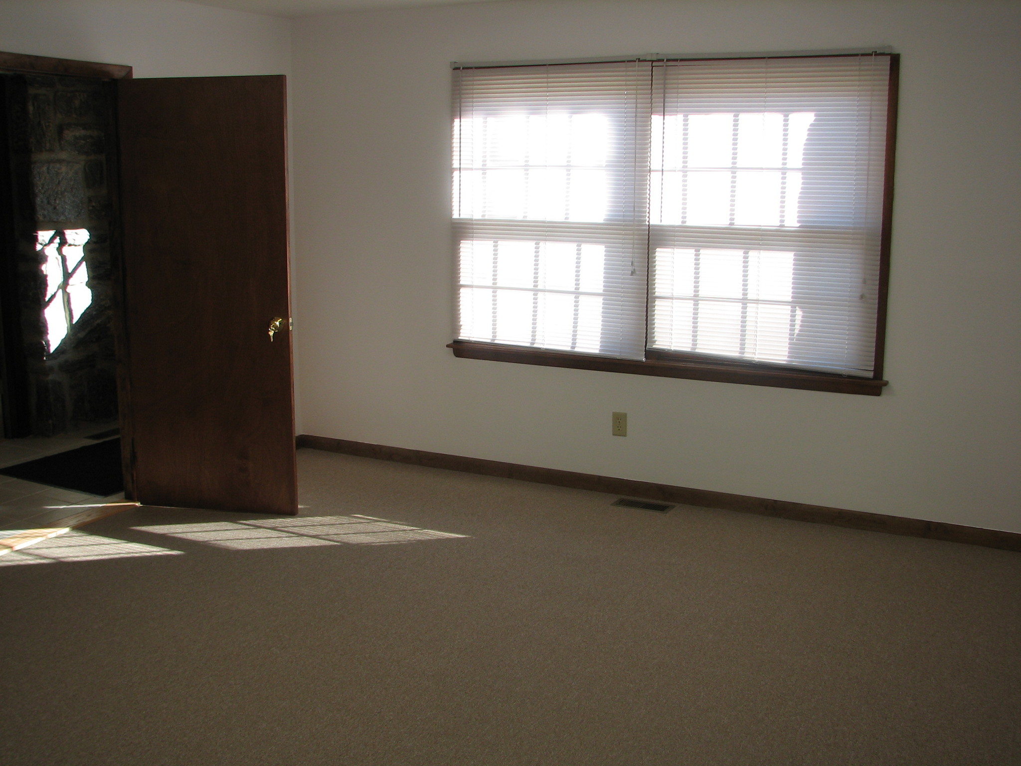 7250 Hollywood Ave, Fort Washington, PA for lease Interior Photo- Image 1 of 14