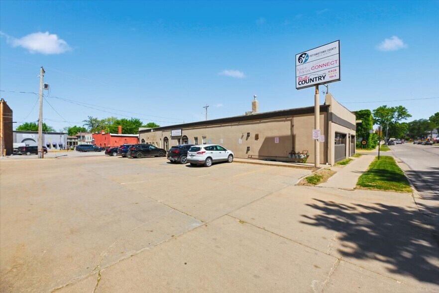 600 S 4th St, Council Bluffs, IA for lease - Primary Photo - Image 1 of 24