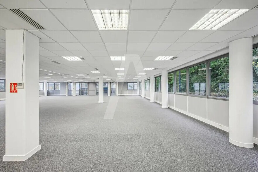 Office in Orsay for lease - Building Photo - Image 1 of 12