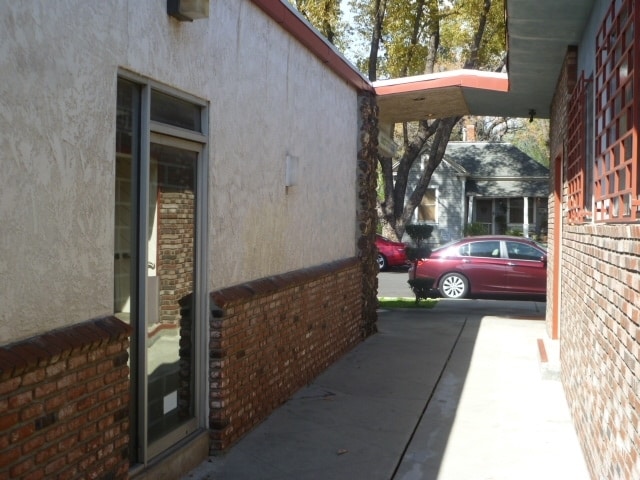 313 W F St, Ontario, CA for lease - Building Photo - Image 3 of 12