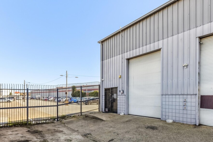 2250 Jerrold Ave, San Francisco, CA à vendre - Photo du bâtiment - Image 2 de 29