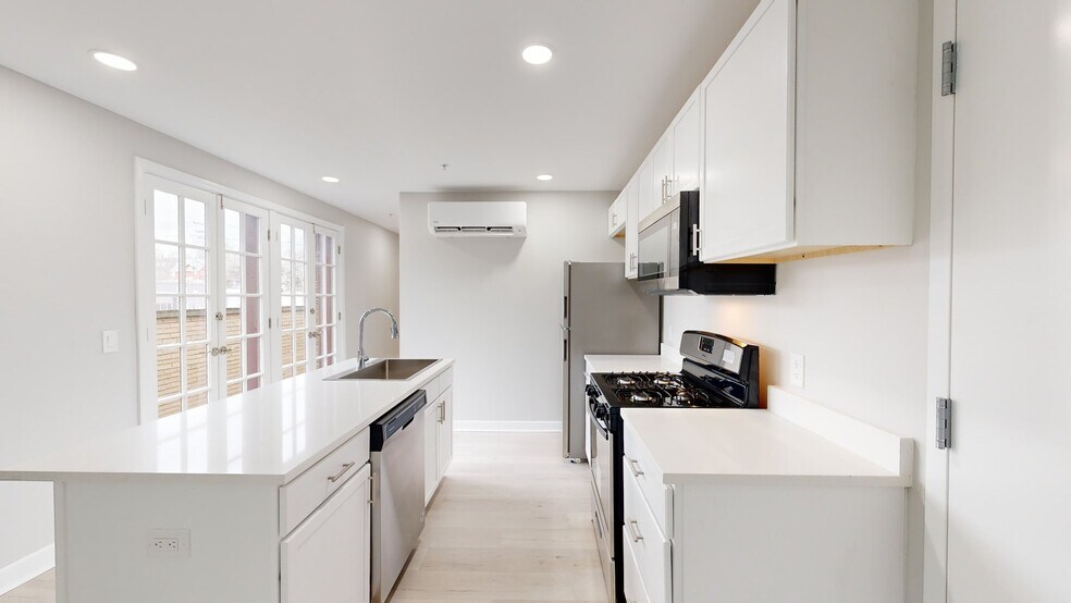 12383 Cedar Rd, Cleveland Heights, OH for sale - Matterport 3D Scan - Image 2 of 32