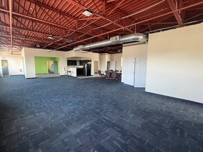 18222 Lanken Ave, Cleveland, OH à louer Photo intérieure- Image 2 de 5