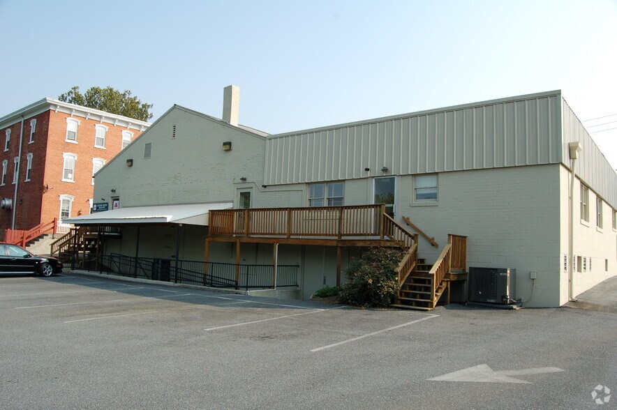 329 Main St, Landisville, PA à louer - Photo du bâtiment - Image 3 de 4