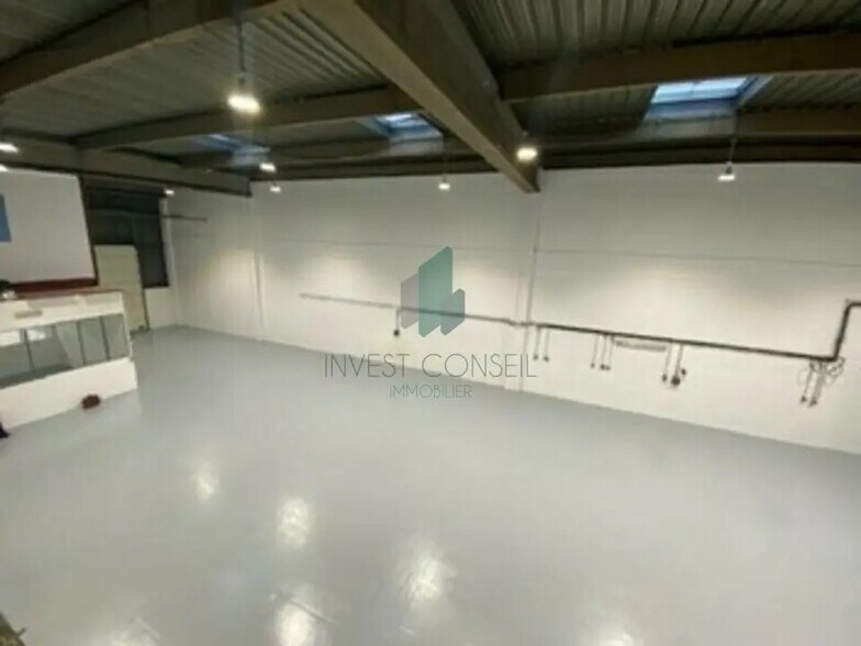 Flex dans Aubervilliers à louer - Photo du bâtiment - Image 3 de 5