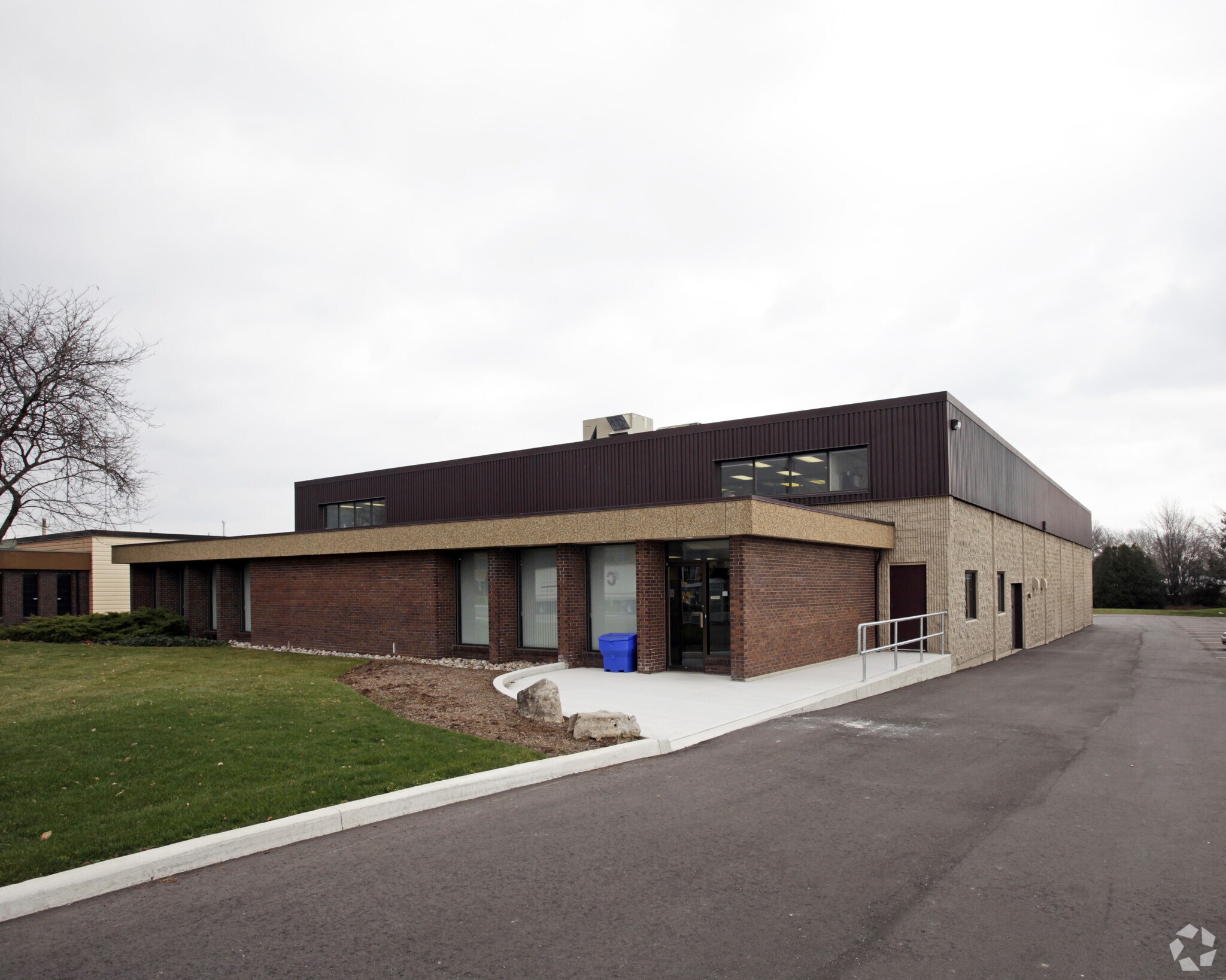 2270 Speers Rd, Oakville, ON à vendre Photo principale- Image 1 de 1