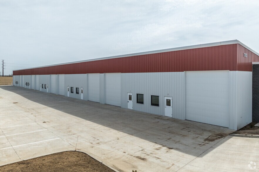 1060 Madison St, Norwalk, IA à vendre - Photo du bâtiment - Image 3 de 15