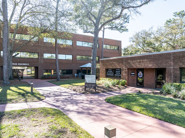 7948 Baymeadows Way, Jacksonville, FL à vendre - Photo du bâtiment - Image 2 de 16
