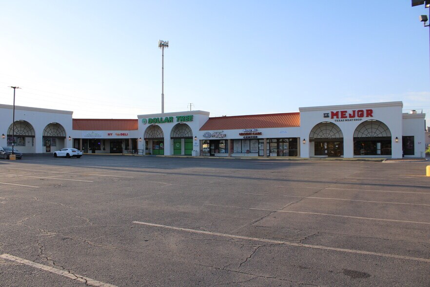 8041 N Mesa St, El Paso, TX for lease - Building Photo - Image 3 of 17