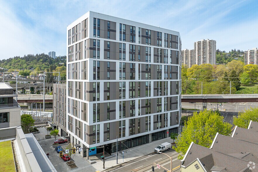 2065 S River Pky, Portland, OR à louer - Photo du bâtiment - Image 2 de 26