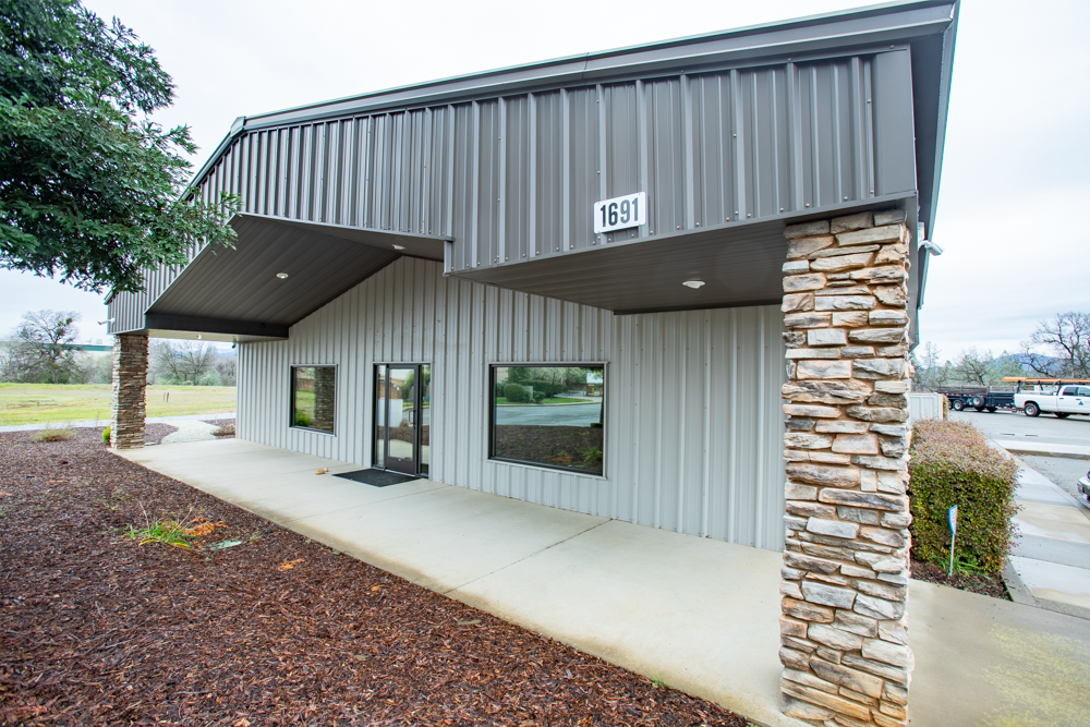 1691 Zachi Way, Redding, CA à vendre Photo principale- Image 1 de 34