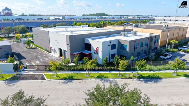 Plus de détails pour 10941 NW 123rd St, Medley, FL - Industriel à louer