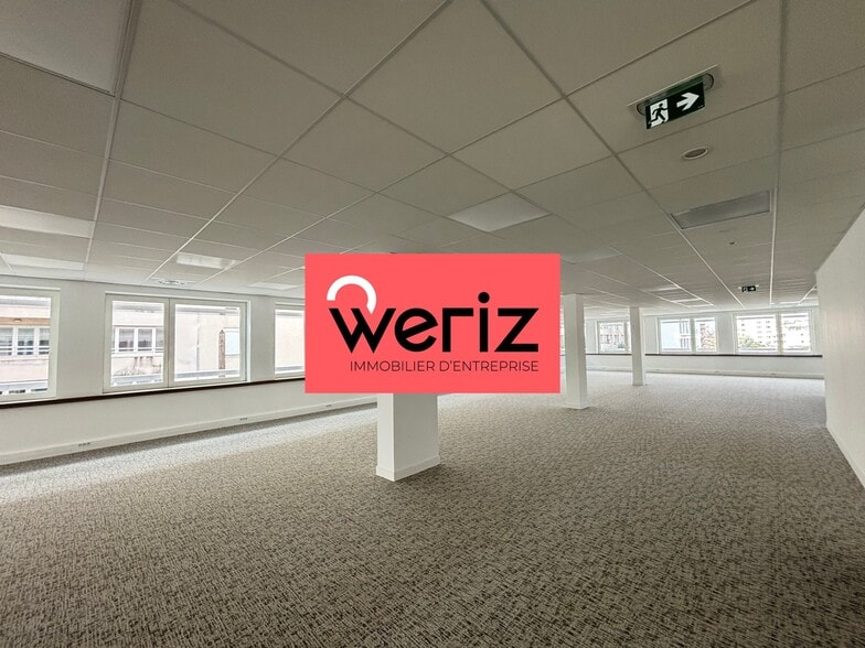 Office in Marseille for lease - Building Photo - Image 1 of 11