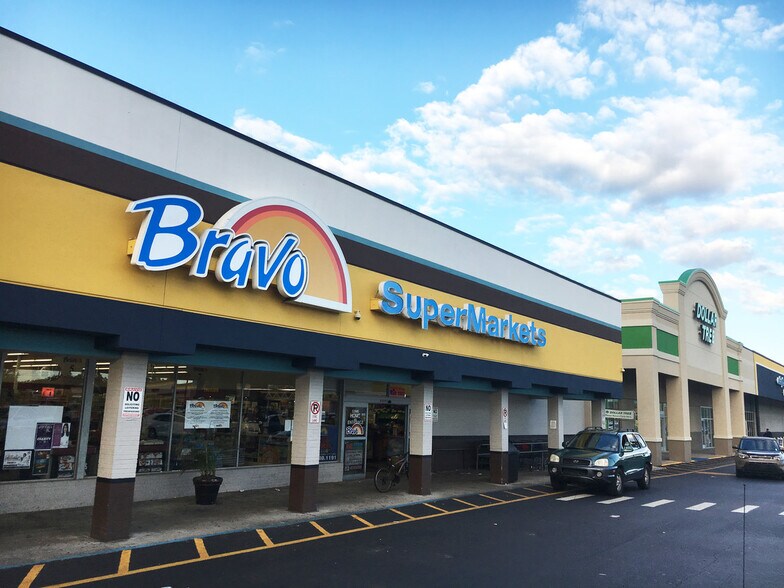 933 Semoran Blvd, Orlando, FL à louer - Photo du bâtiment - Image 2 de 8