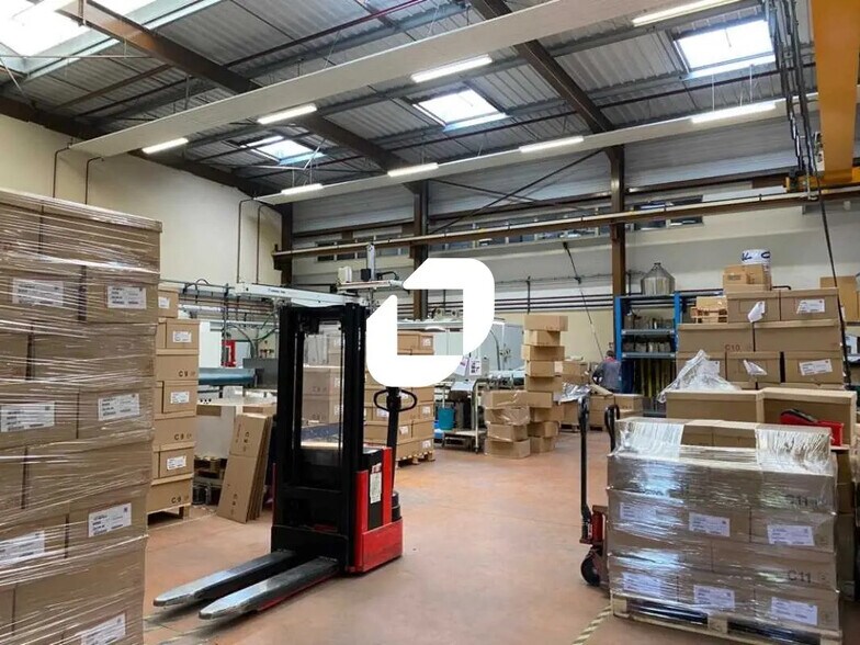 Flex in Cergy for lease - Interior Photo - Image 2 of 10