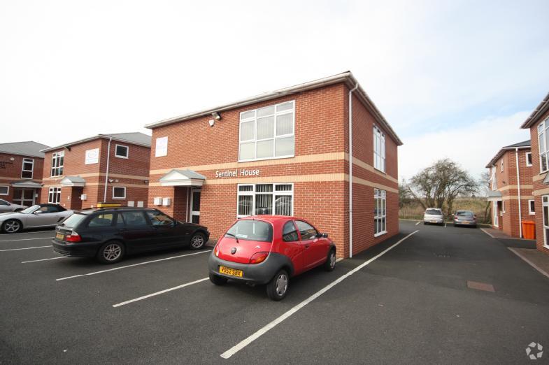 2 Courtyard, Bromsgrove for lease - Primary Photo - Image 1 of 1