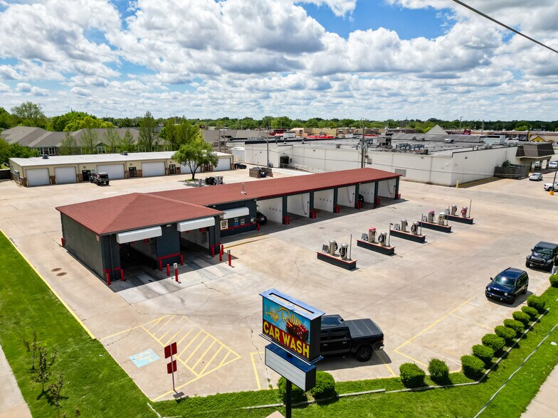 3835 Central, Wichita, KS for sale - Building Photo - Image 1 of 13