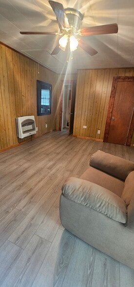 1809 Golden Springs Rd, Anniston, AL for lease - Interior Photo - Image 2 of 6