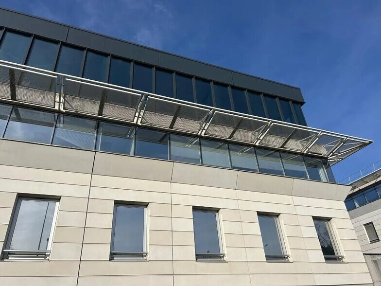 Bureau dans Bron à louer - Photo du bâtiment - Image 3 de 6