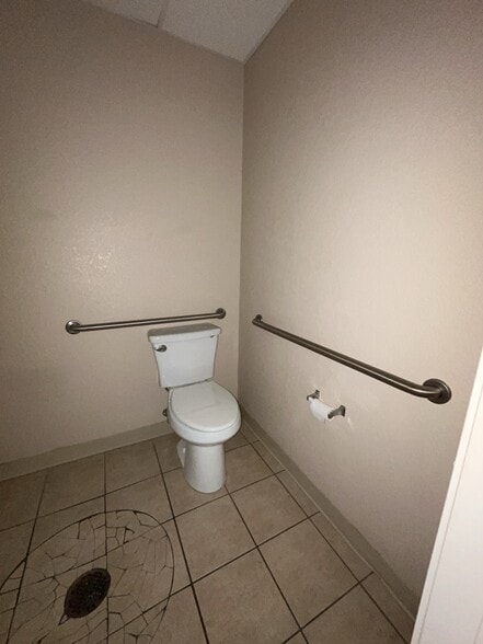 2705 E Stan Schlueter Loop, Killeen, TX à louer - Photo du bâtiment - Image 3 de 9