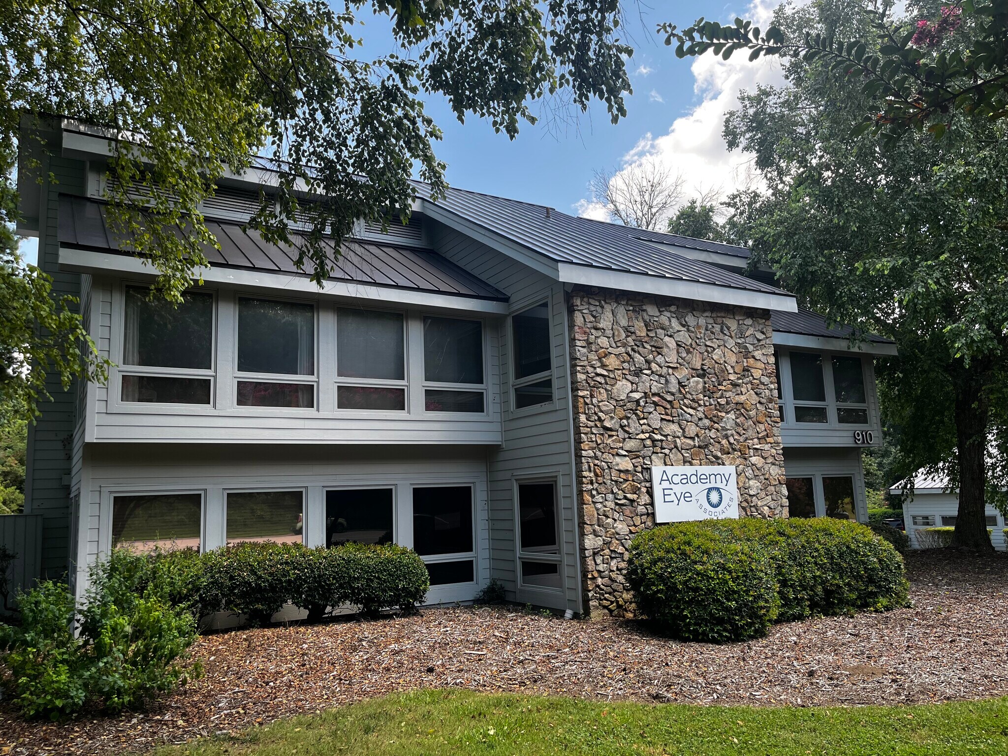 910 Martin Luther King Jr Blvd, Chapel Hill, NC for lease Building Photo- Image 1 of 6