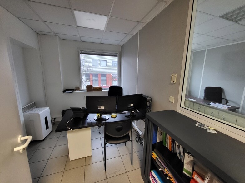 147 Avenue Marcel Merieux, Brignais for sale - Interior Photo - Image 2 of 5