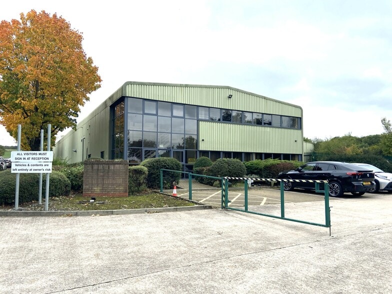 12A Metcalf Dr, Accrington for lease - Building Photo - Image 1 of 3