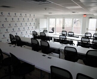 Plus de détails pour 243 Route 100, Somers Township, NY - Bureau, Commerce de détail à louer