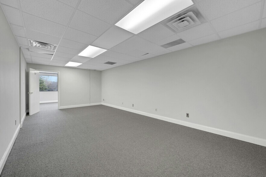 1492 High Ridge Rd, Stamford, CT à louer - Photo du bâtiment - Image 3 de 14