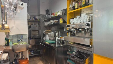 Retail in Madrid, Madrid for lease Interior Photo- Image 2 of 8