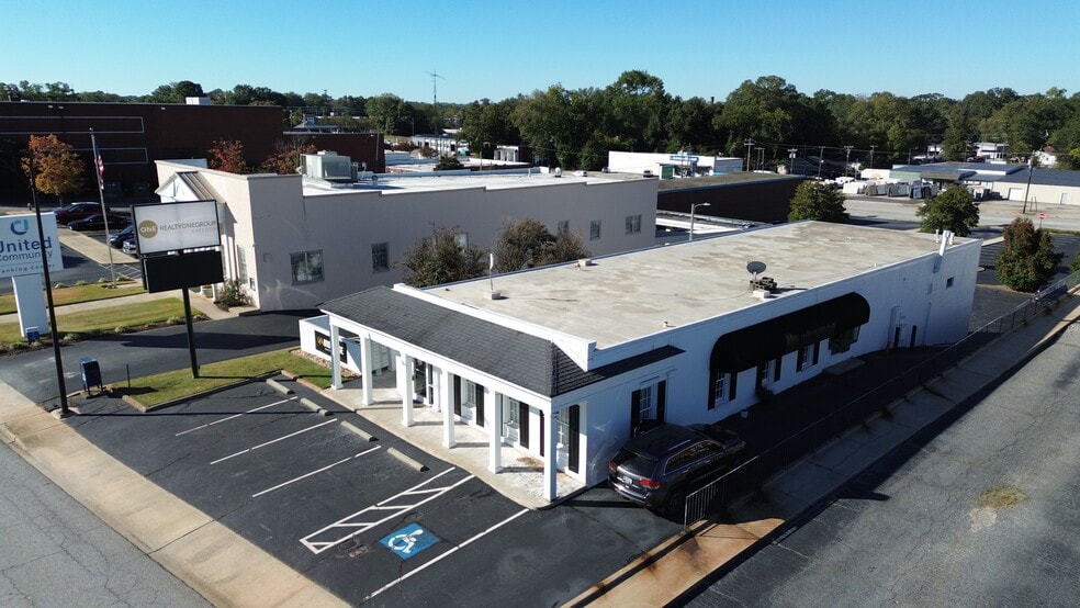 821 N Main St, Anderson, SC for lease - Building Photo - Image 2 of 2