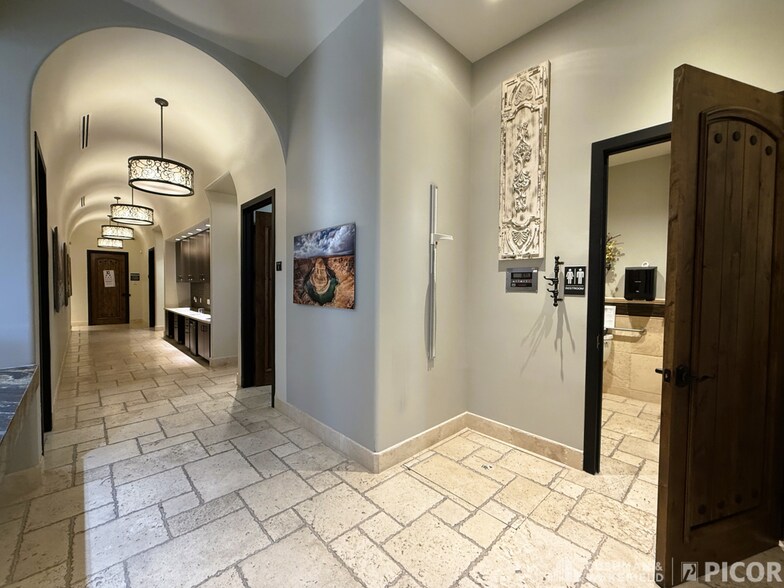 90 W River Rd, Tucson, AZ à vendre - Photo du bâtiment - Image 2 de 7