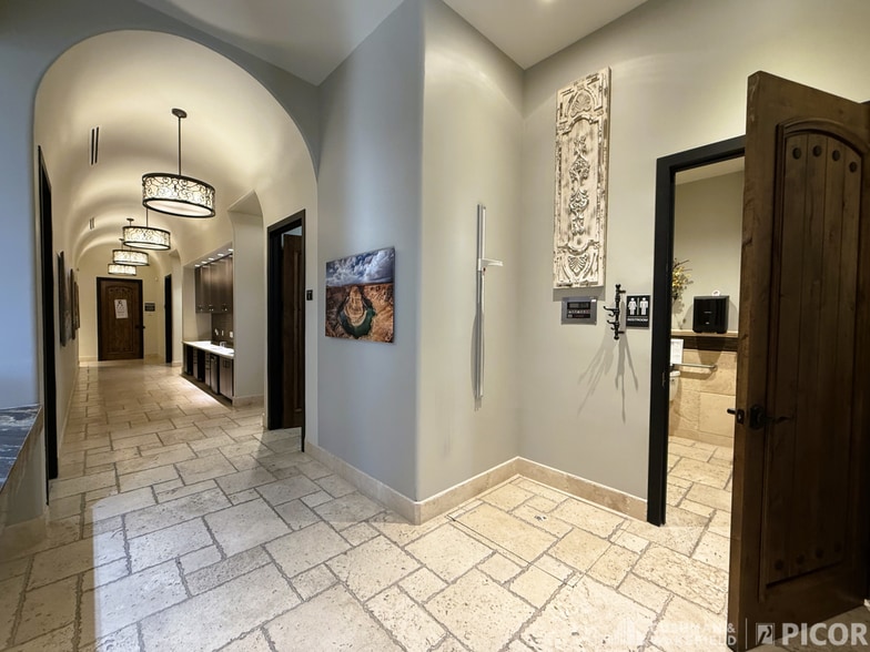 90 W River Rd, Tucson, AZ à vendre - Photo du bâtiment - Image 2 de 7