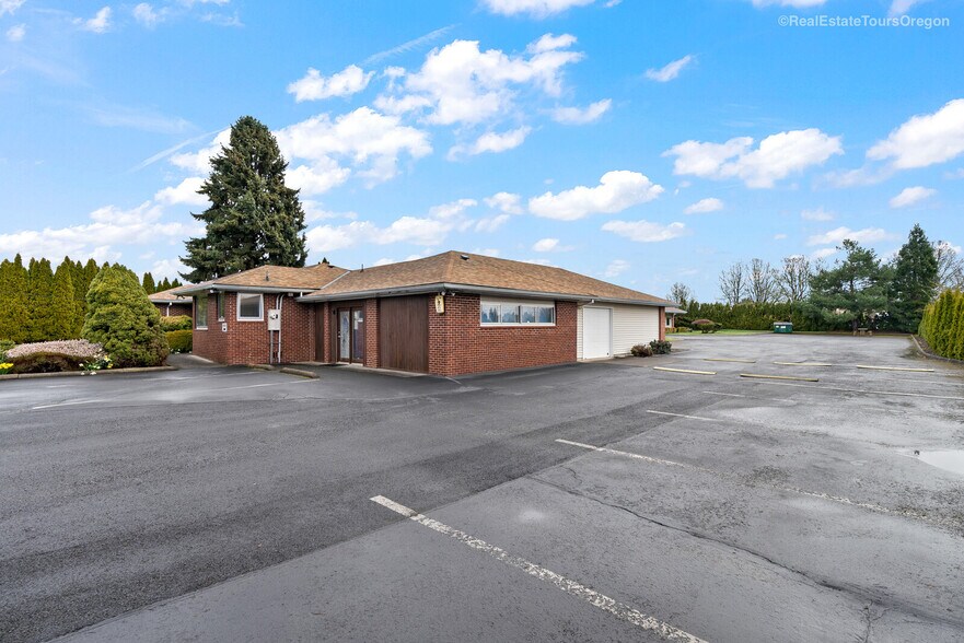 2221 Yew St, Forest Grove, OR à vendre - Photo du bâtiment - Image 3 de 13