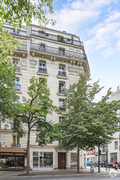 Retail in Paris for lease - Building Photo - Image 3 of 5