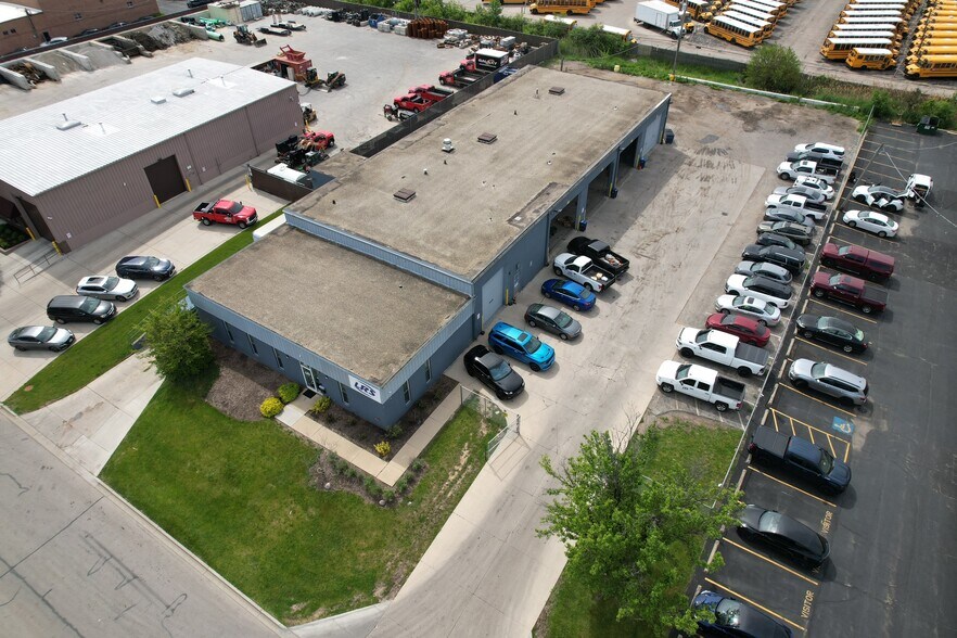 1103 Morse Ave, Schaumburg, IL à vendre - Photo du bâtiment - Image 3 de 19