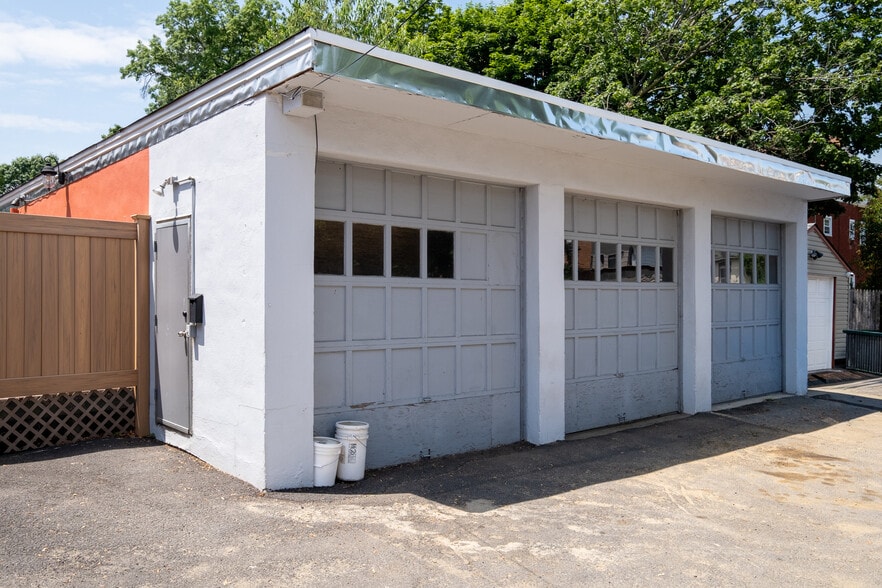 124 Lincoln Ave, Mount Vernon, NY for sale - Building Photo - Image 3 of 11