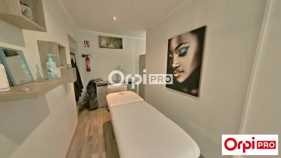 Retail in Lille for lease - Interior Photo - Image 2 of 4