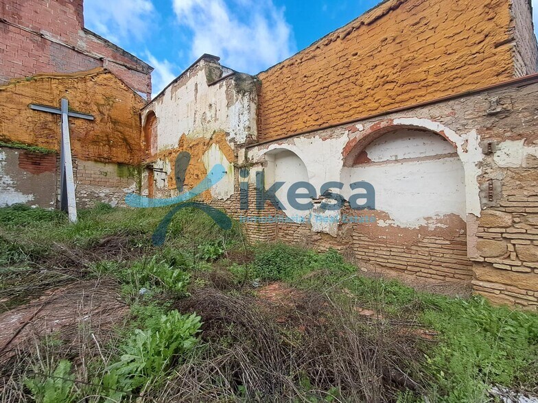 Calle Poeta Juan Ramón Jiménez, 13, FERNÁN NÚÑEZ, Córdoba for sale - Building Photo - Image 2 of 9