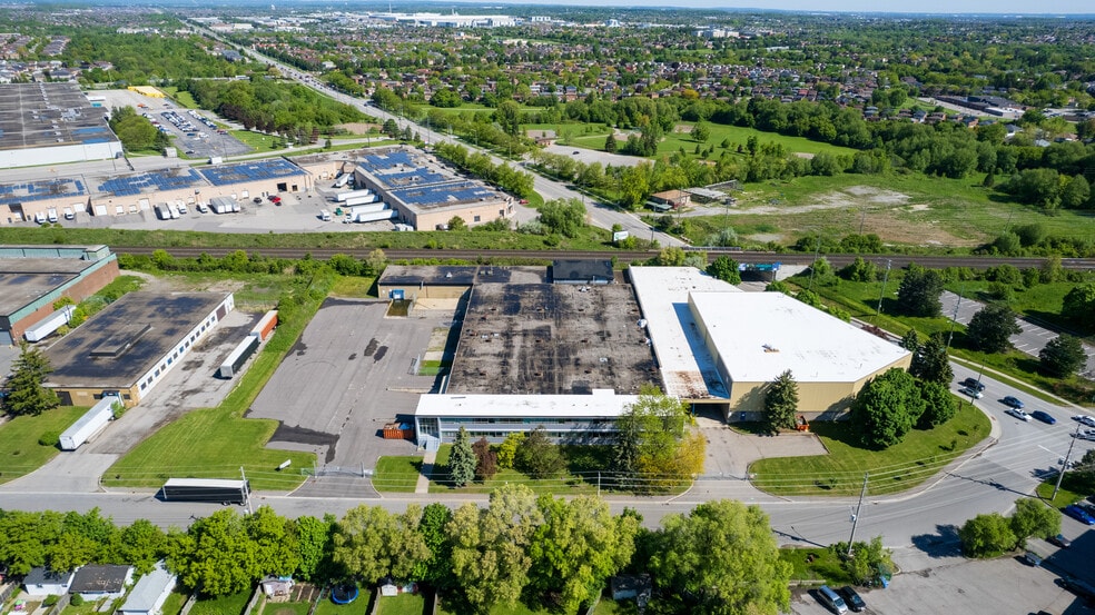 2-8 Holtby Ave, Brampton, ON à louer - Photo du bâtiment - Image 2 de 7