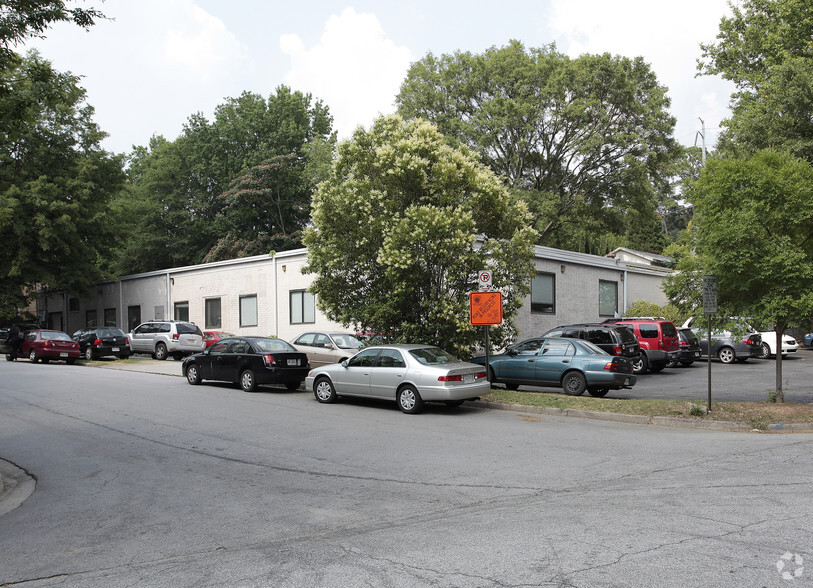 590 Dutch Valley Rd NE, Atlanta, GA for lease - Primary Photo - Image 1 of 3