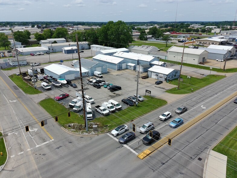 Multi-Tenant Inv./Redevelopment Site portefeuille de 5 propriétés à vendre sur LoopNet.ca - Photo du bâtiment - Image 1 de 18
