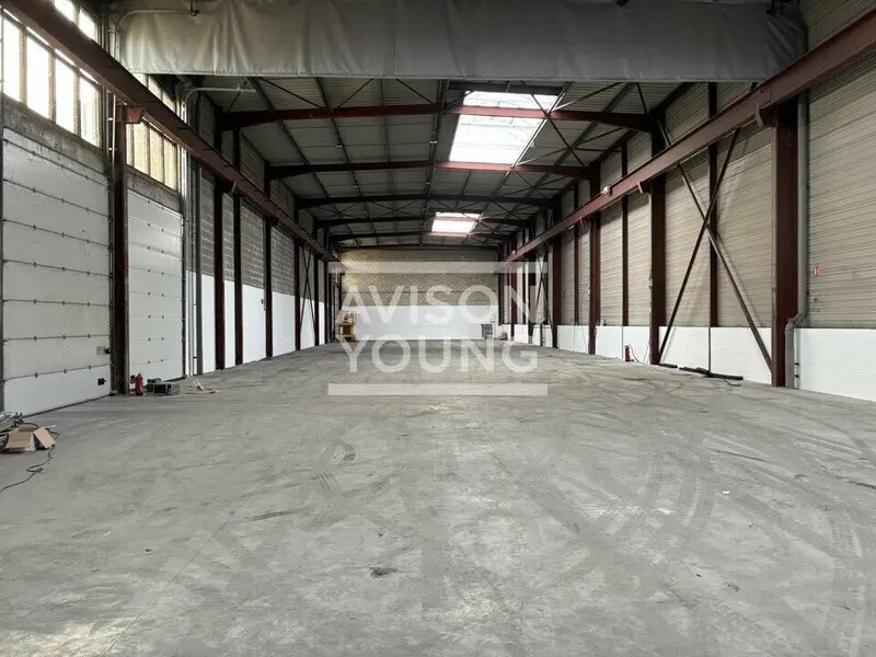 Flex in Le Thillay for lease Interior Photo- Image 1 of 5