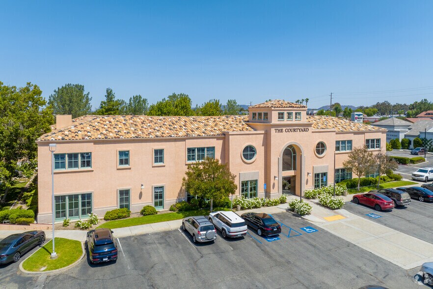 27349 Jefferson Ave, Temecula, CA à louer - Photo du bâtiment - Image 2 de 8
