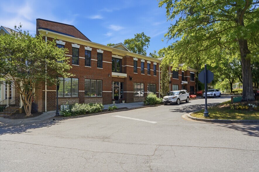 Davidson Office Portfolio portefeuille de 2 propriétés à vendre sur LoopNet.ca - Photo du bâtiment - Image 2 de 10