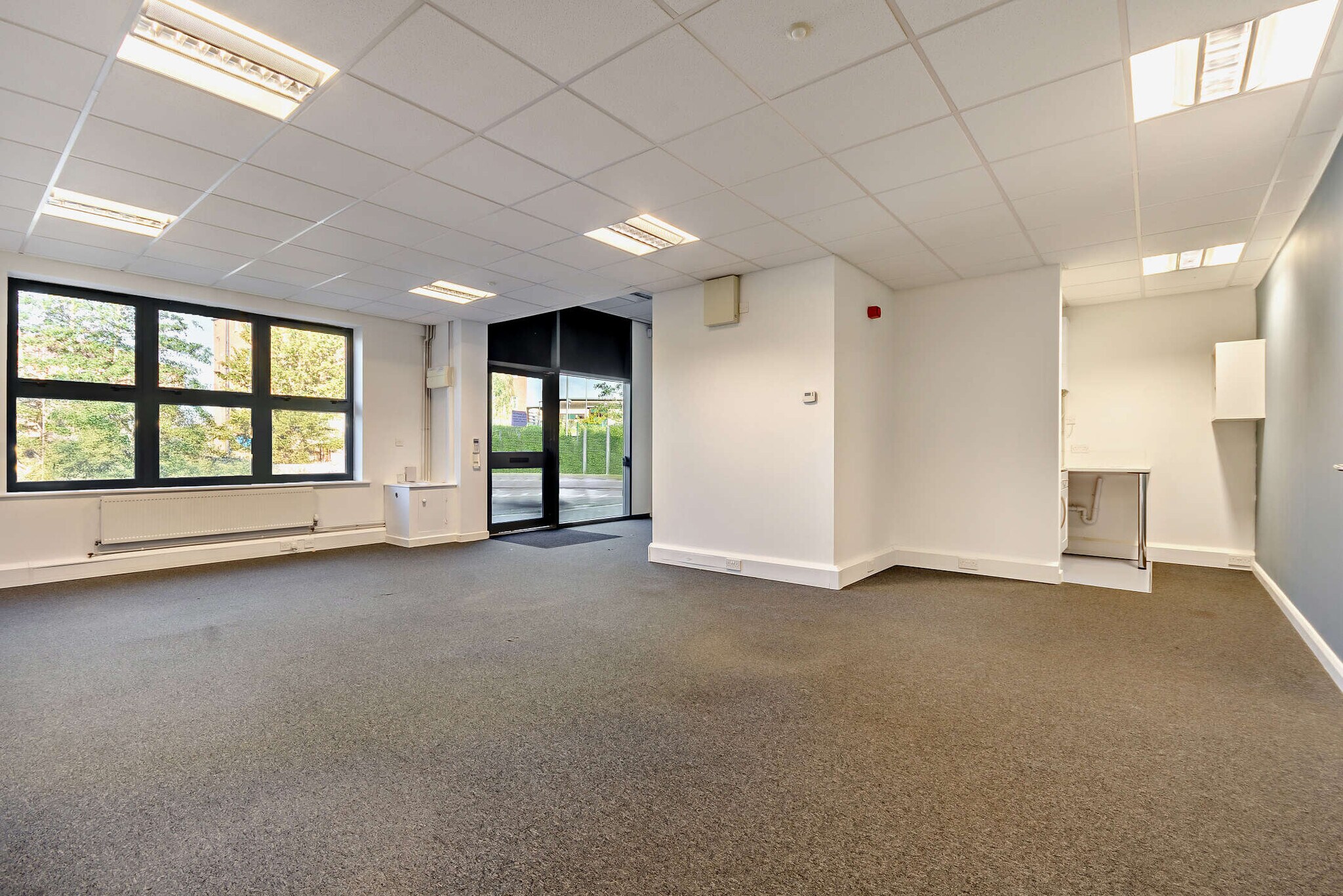 Newton Hl, Ollerton for lease Interior Photo- Image 1 of 2