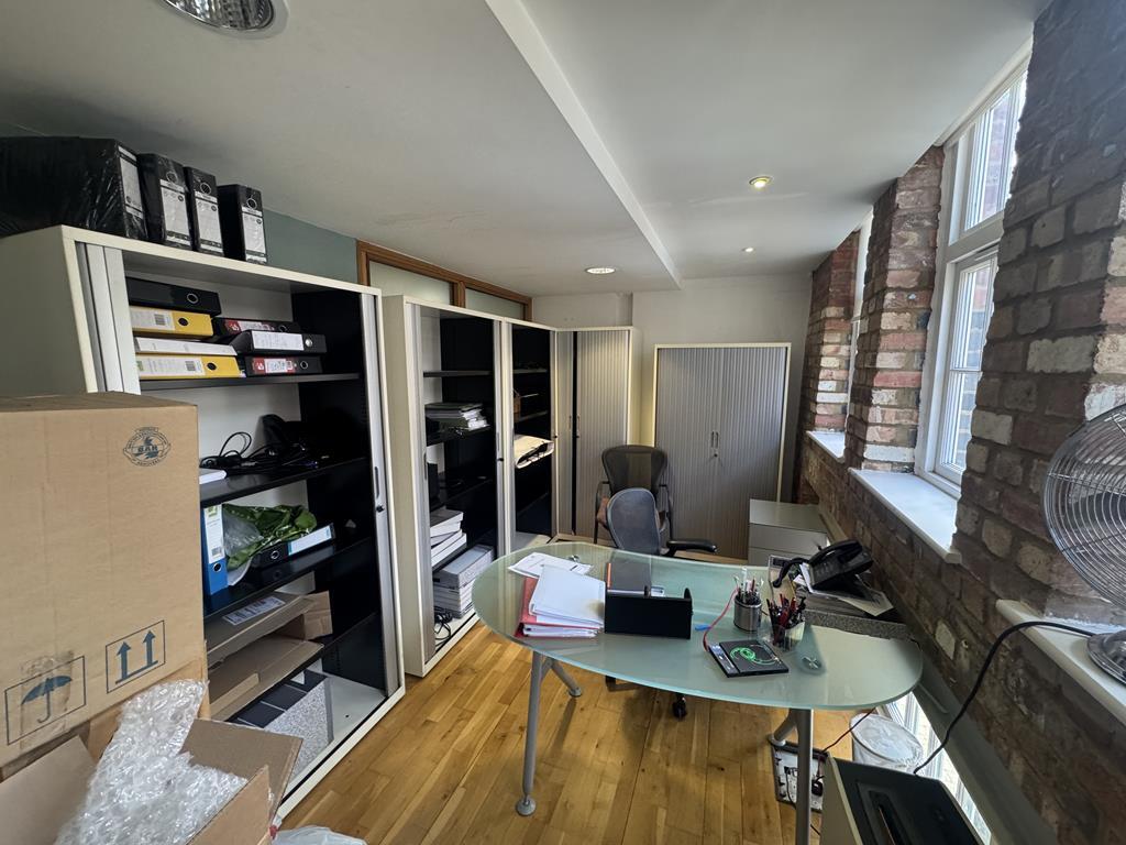 Blake Mews, Richmond, LND TW9 3GA - Unit 1A -  - Interior Photo - Image 1 of 6