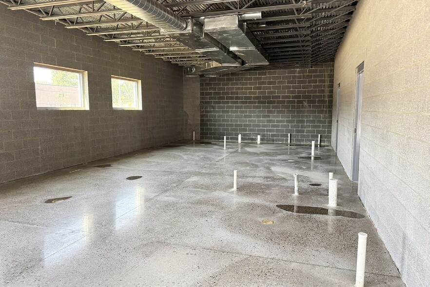 34414 Rosati Ave, Livonia, MI for lease - Interior Photo - Image 2 of 7