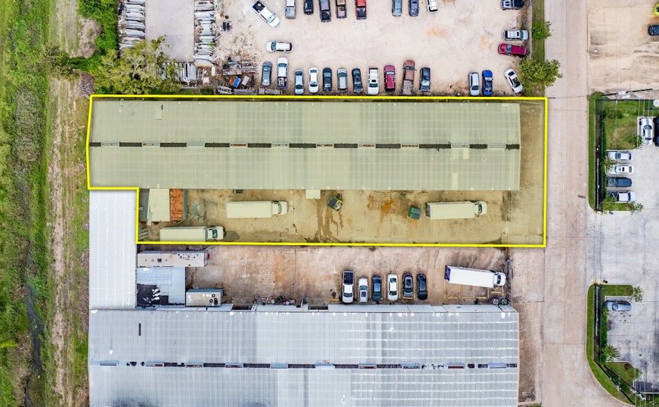 12910 Mula Ln, Stafford, TX à louer - Photo du bâtiment - Image 3 de 6